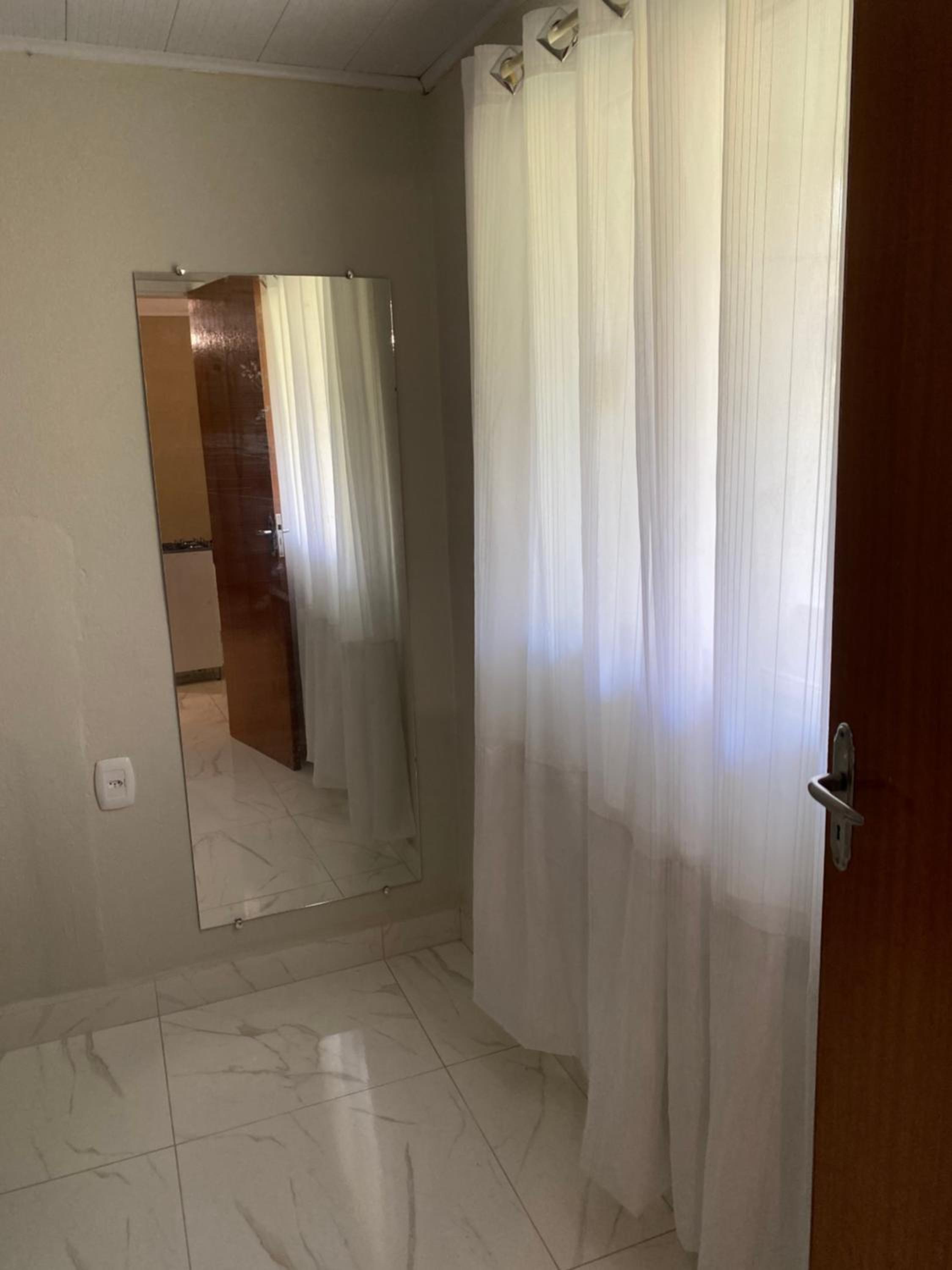 Casa CENTRO com Estacionamento-500m da rua do lazer, ideal p casais ou até 4 pessoas