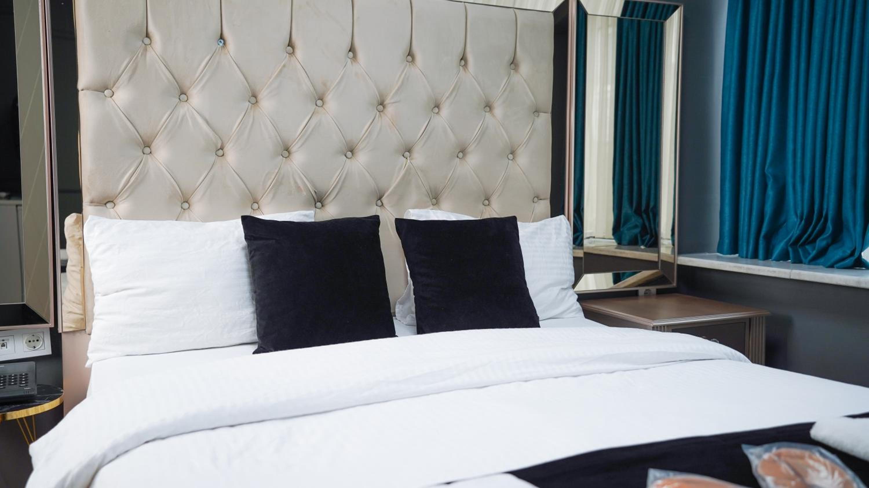 Lukka Suit Otel - Image 11