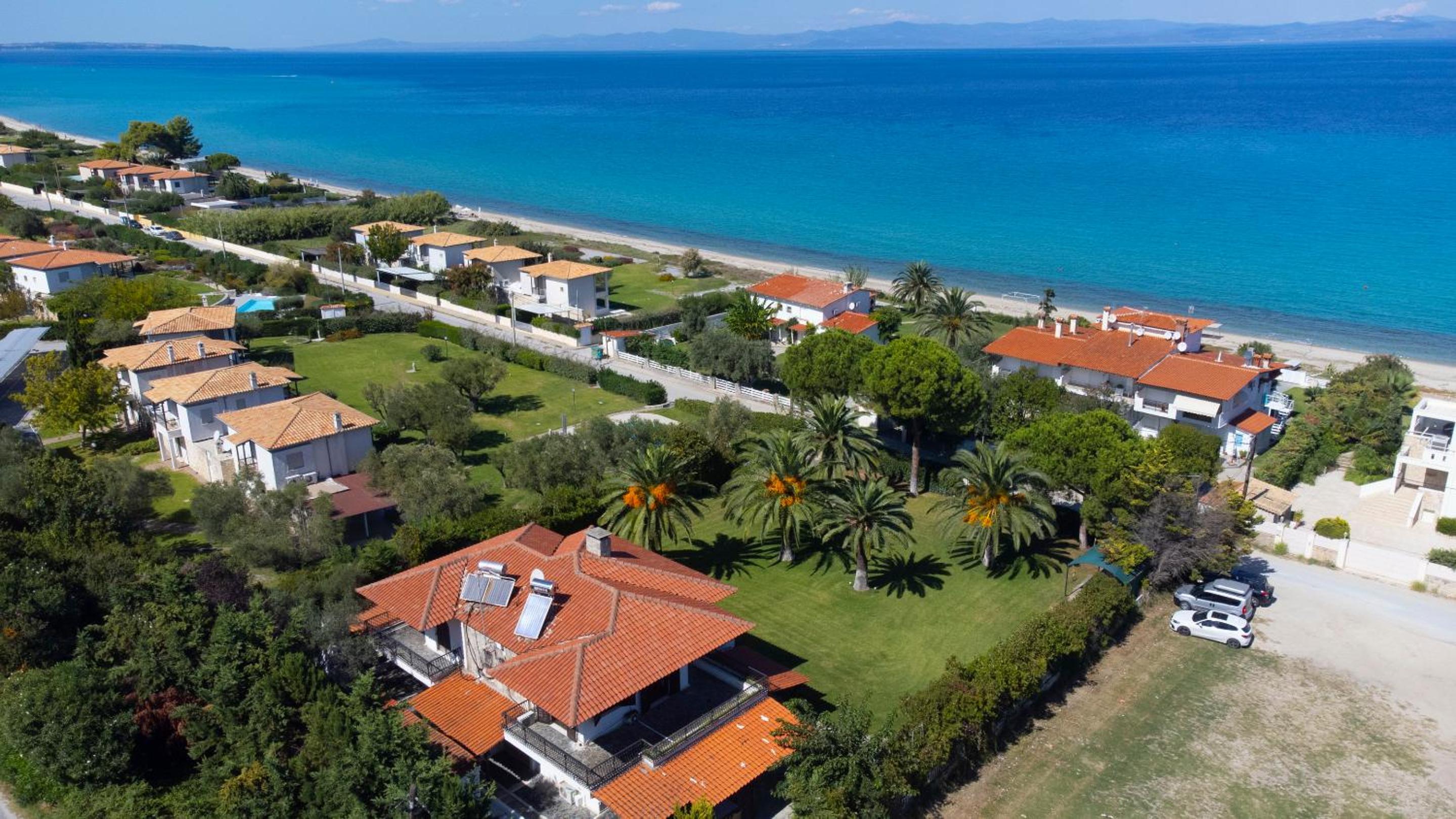 Villa Delta - 5 Bdrms, 2 min walk to Mamalouka, Blue Carpet view 3