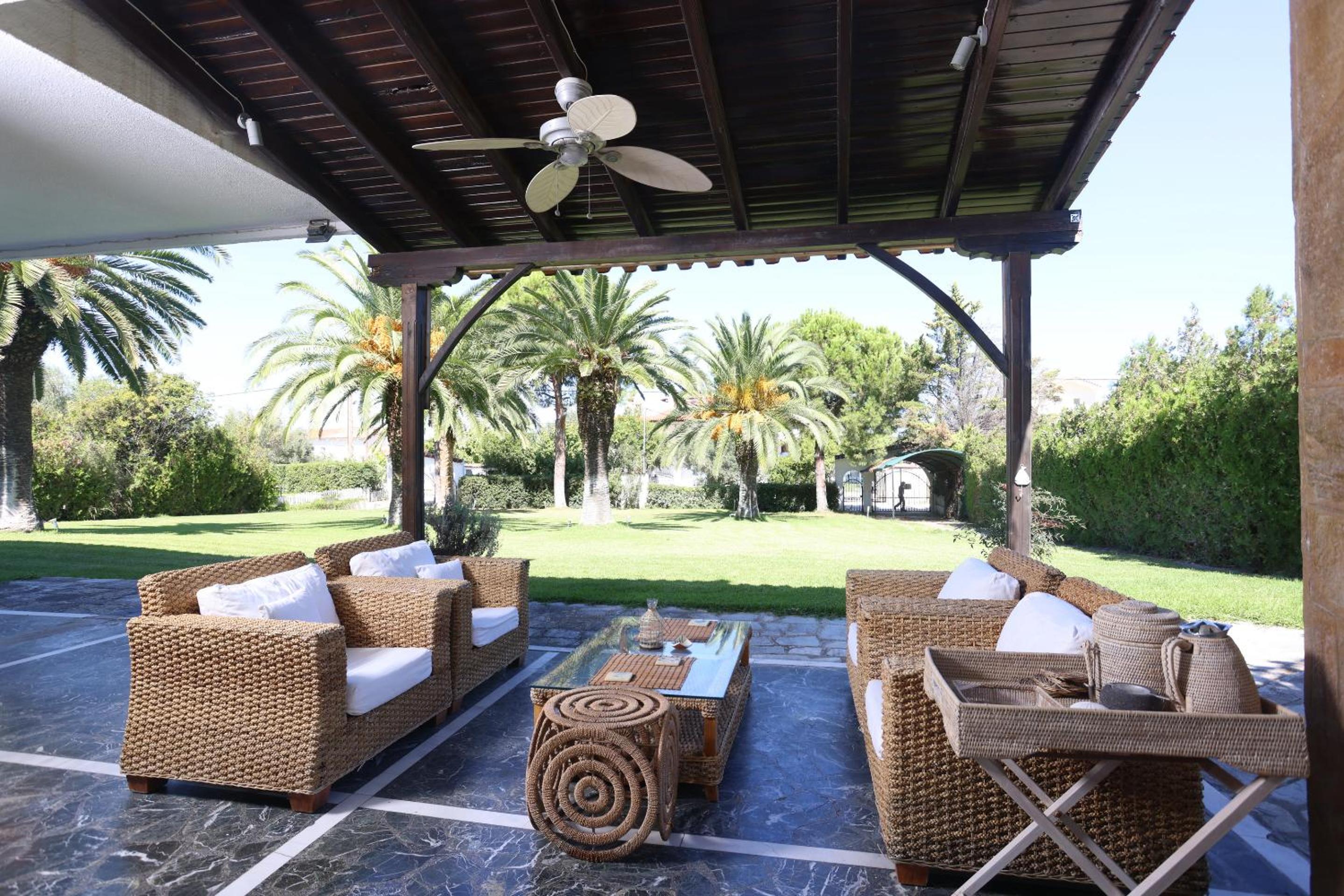 Villa Delta - 5 Bdrms, 2 min walk to Mamalouka, Blue Carpet view 5