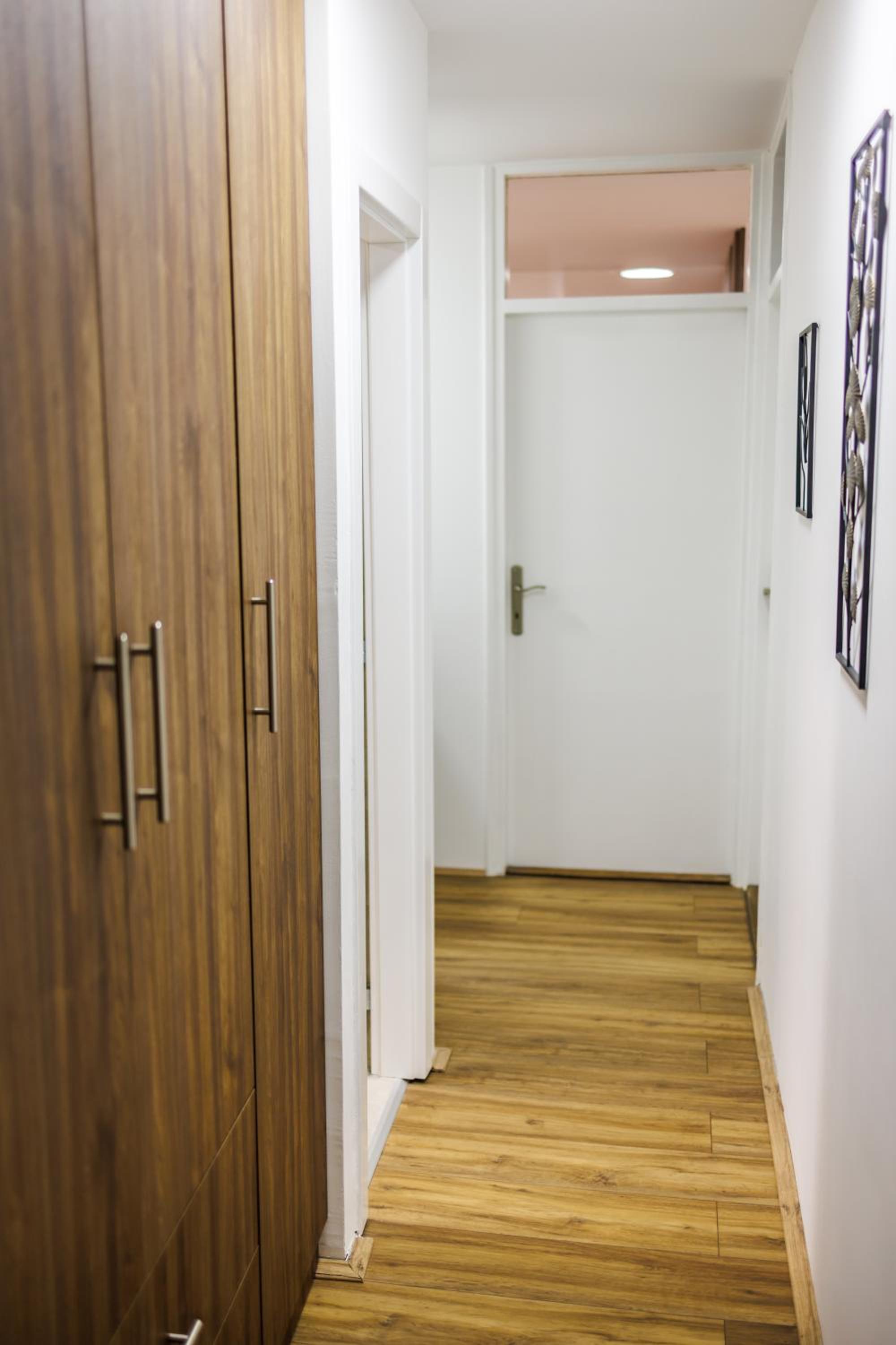 A Comfortable Base for Work & Life view 4