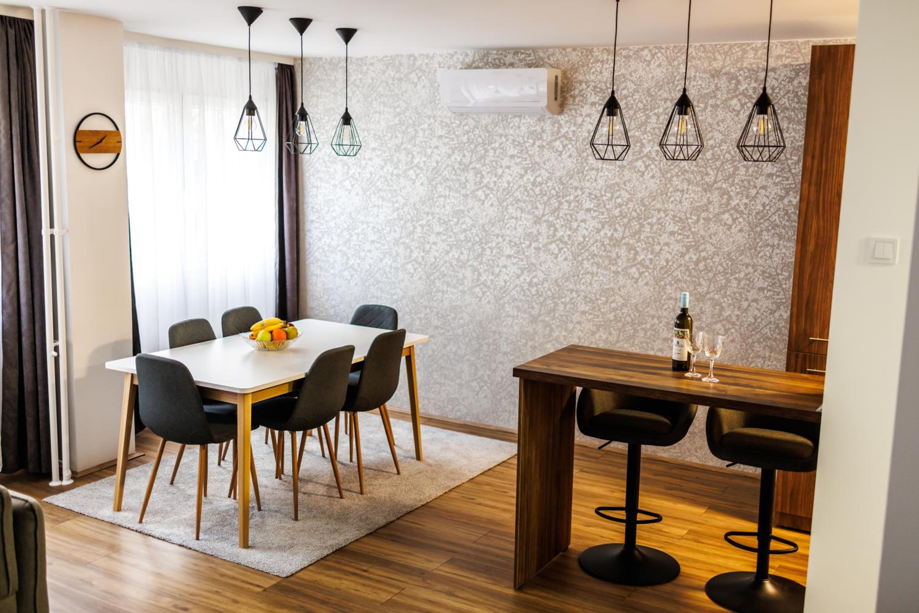 A Comfortable Base for Work & Life view 5