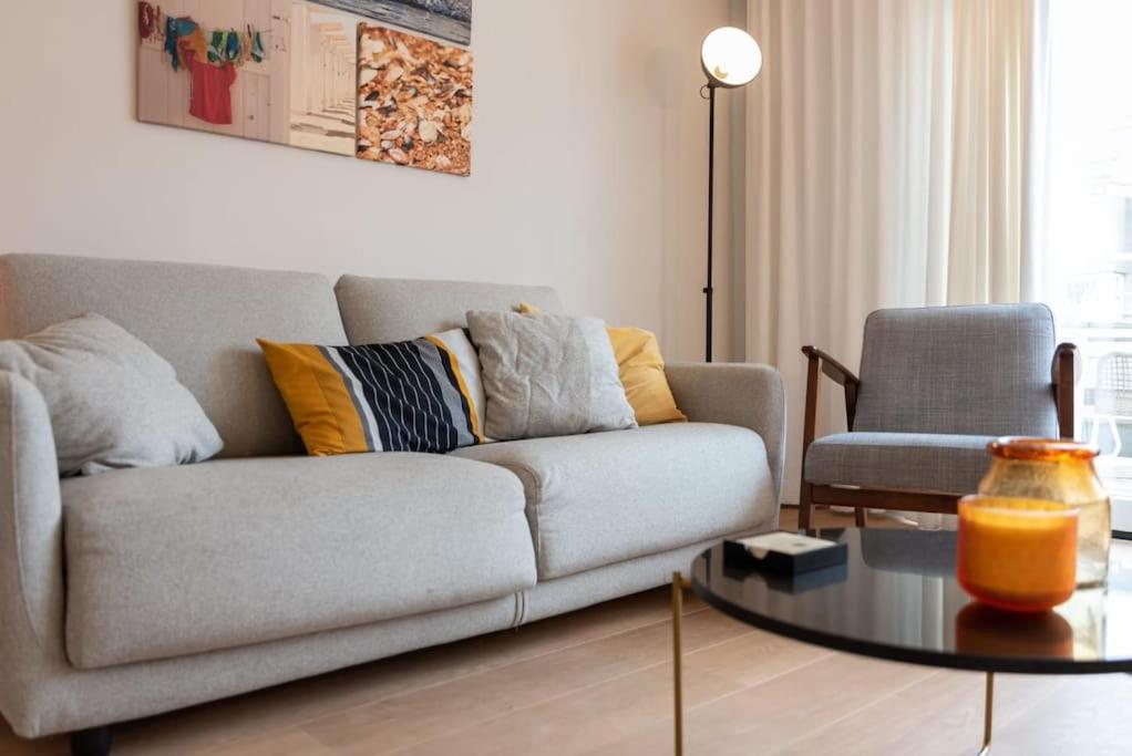 Modern apartment with large terrace close to the sea