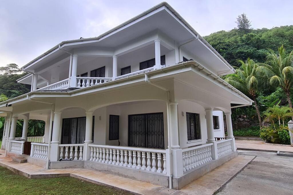 Island Of Love photo 2