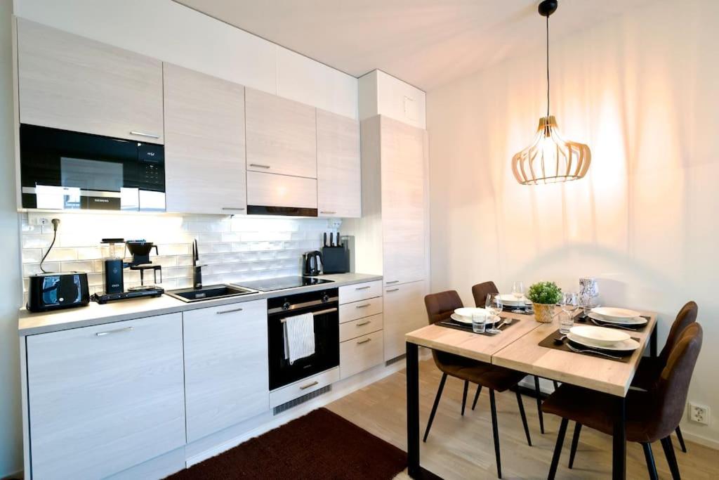 Brandnew Modern Condo with Sauna