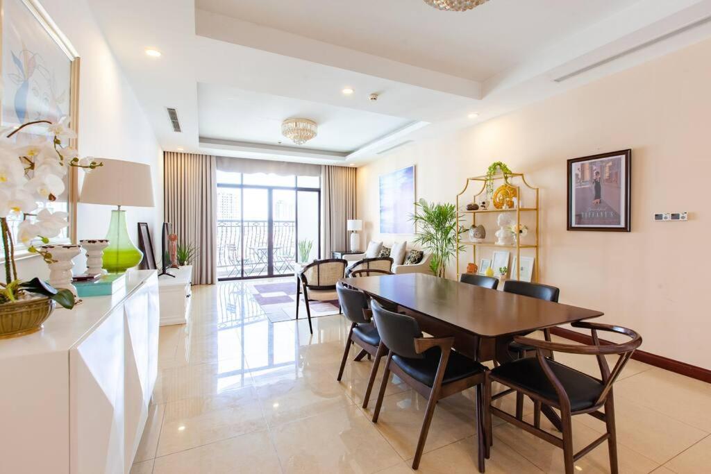 Chi's house - Vinhomes Royal city - 2BR