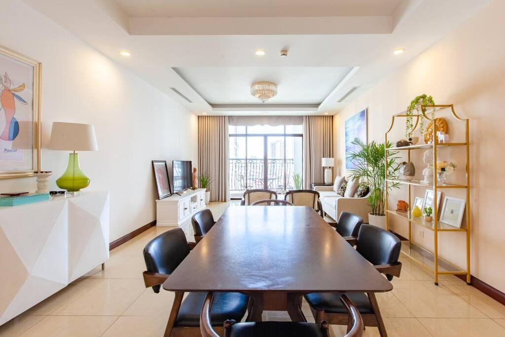 Chi's house - Vinhomes Royal city - 2BR