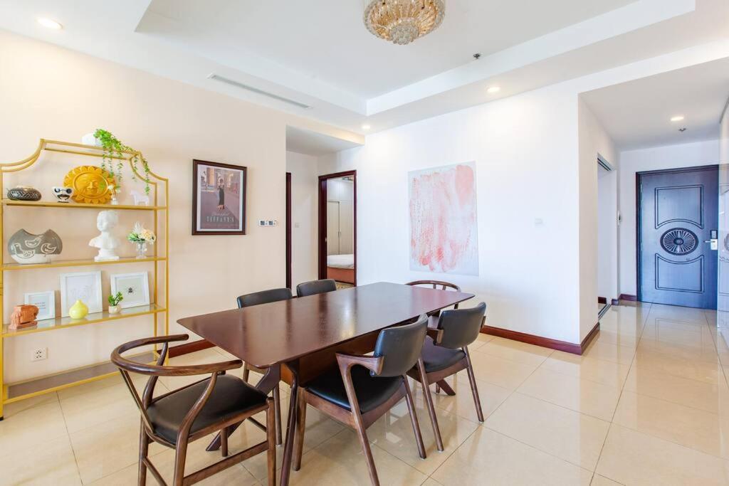 Chi's house - Vinhomes Royal city - 2BR