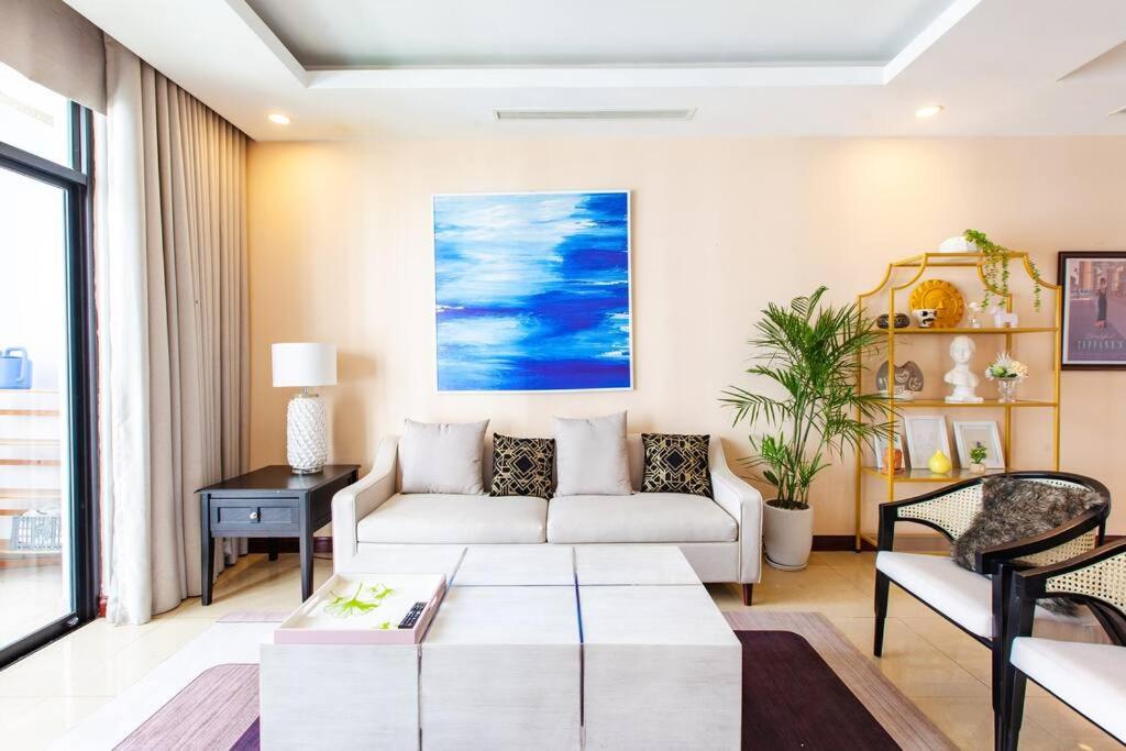 Chi's house - Vinhomes Royal city - 2BR
