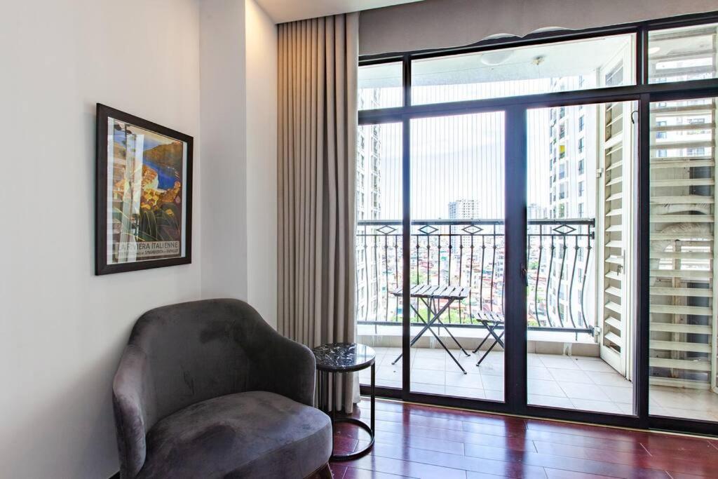 Chi's house - Vinhomes Royal city - 2BR