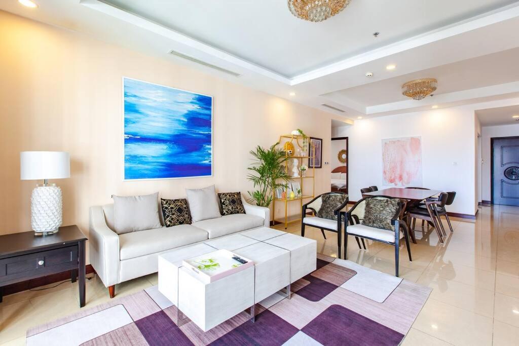 Chi's house - Vinhomes Royal city - 2BR