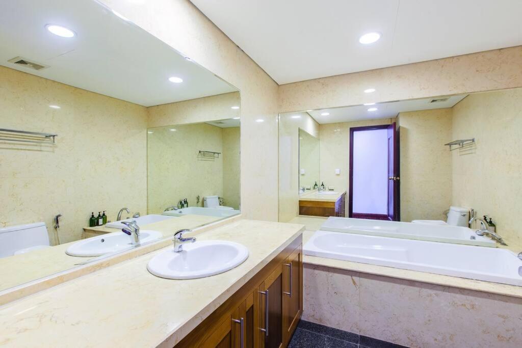 Chi's house - Vinhomes Royal city - 2BR