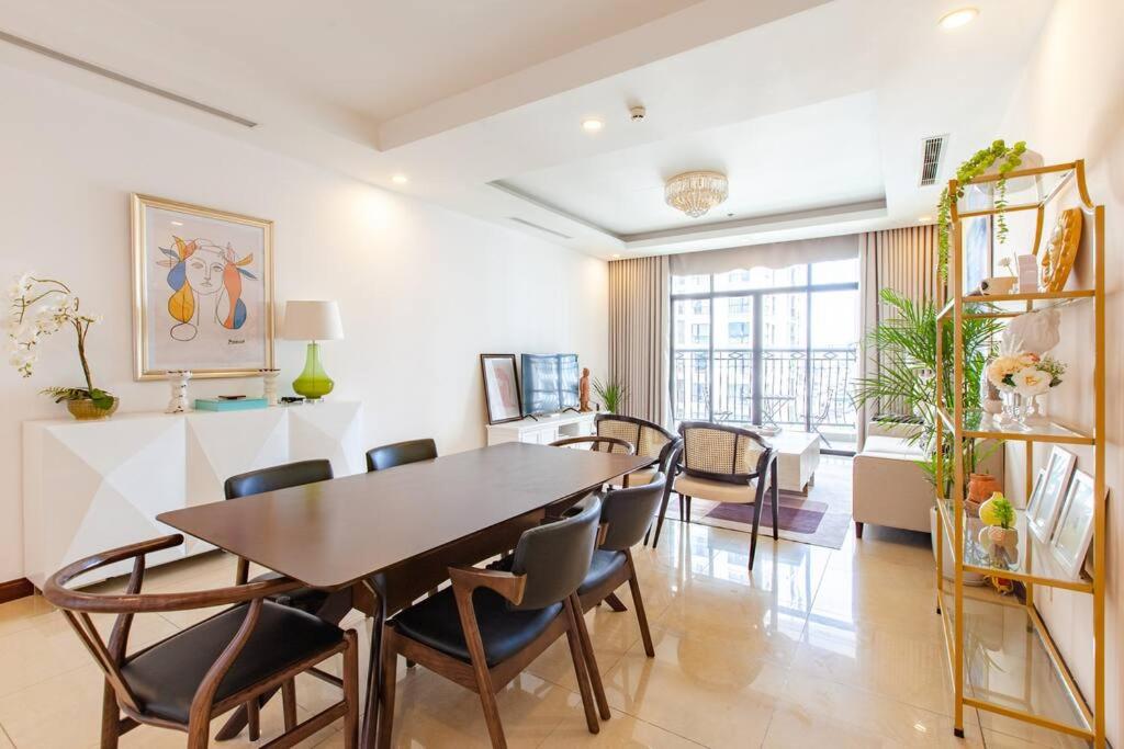 Chi's house - Vinhomes Royal city - 2BR