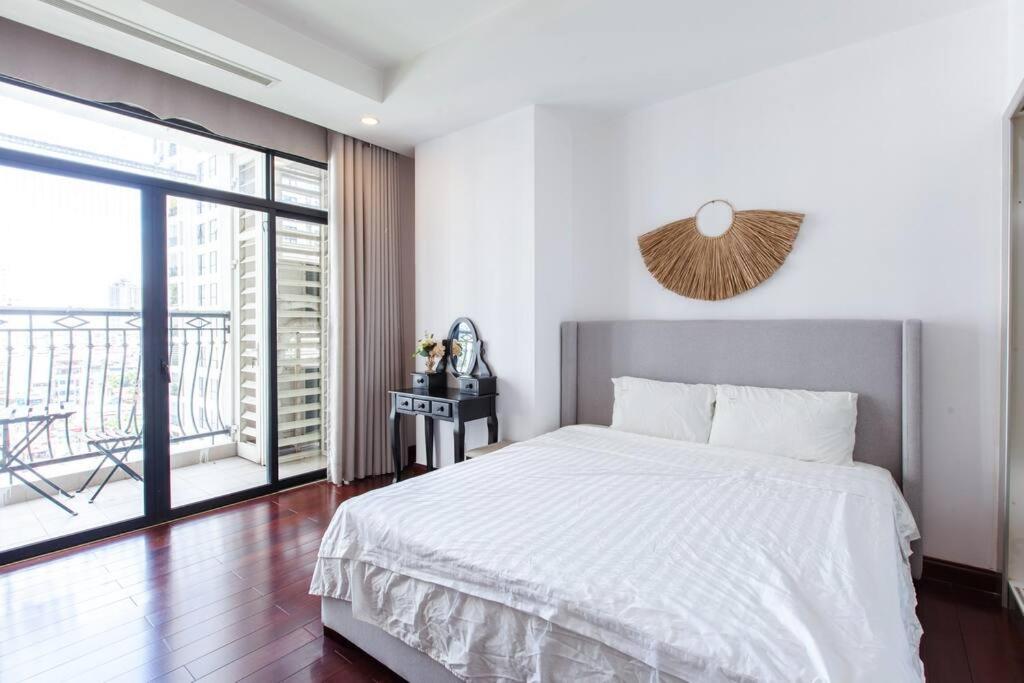 Chi's house - Vinhomes Royal city - 2BR