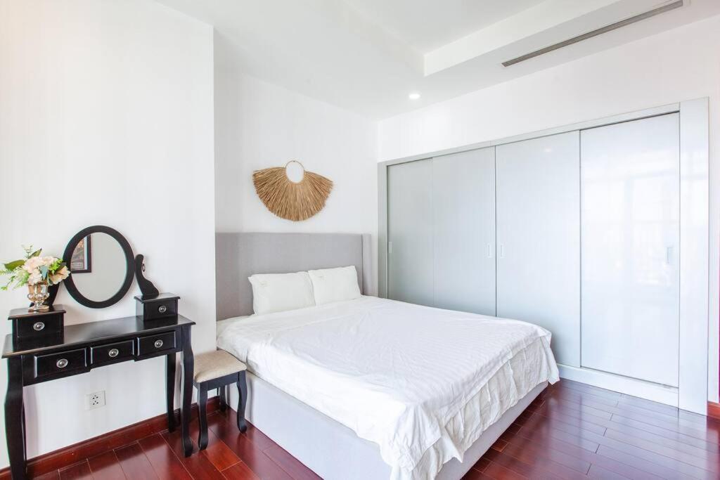 Chi's house - Vinhomes Royal city - 2BR