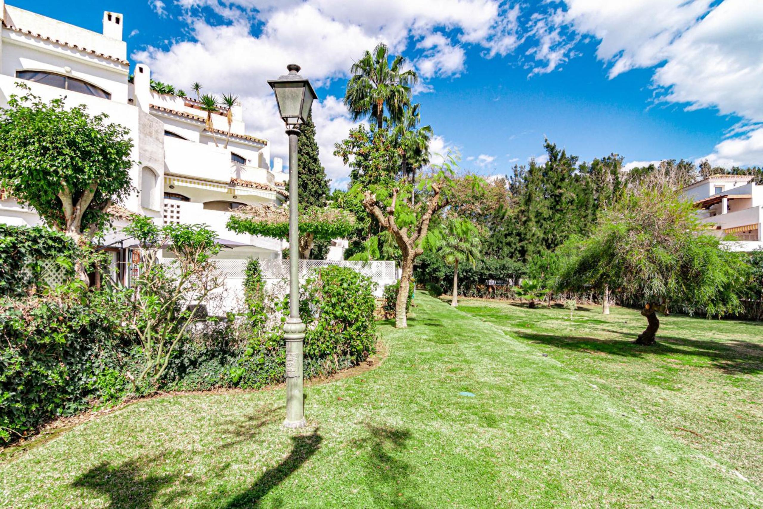 GC - Spacious flat in Golden beach Marbella view 5