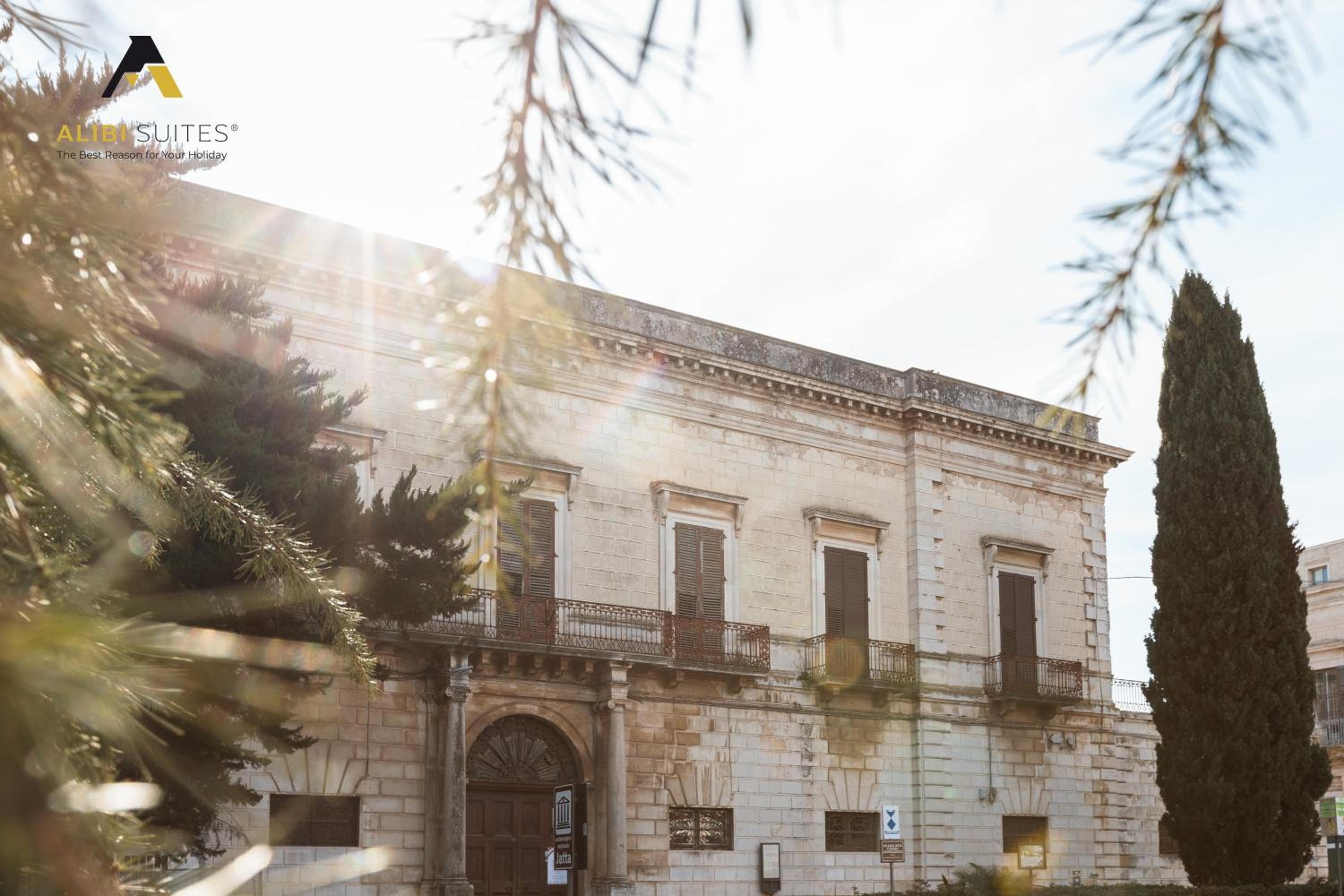 [ALIBI SUITES] Suite MUSEUM: Gioiello con Vista sul Museo Archeologico Nazionale, Letto e Doccia con Cromoterapia, Smart tv, WiFi e A/C