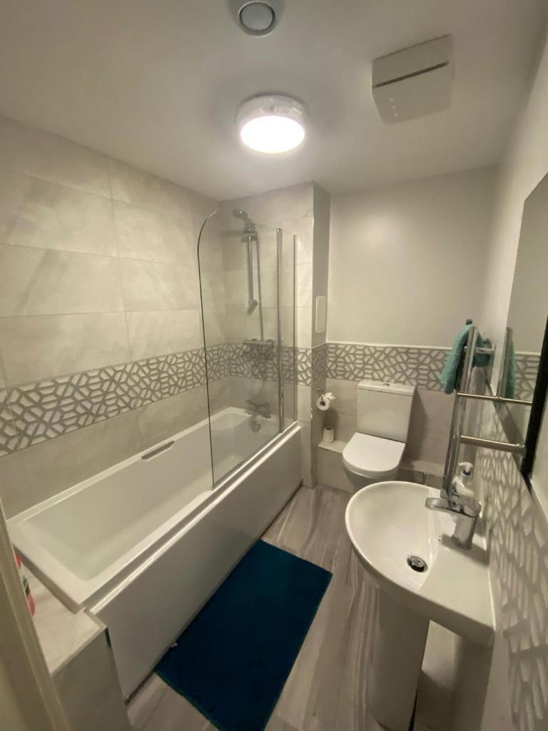 Fabulous 3 Bedroom Flat view 5