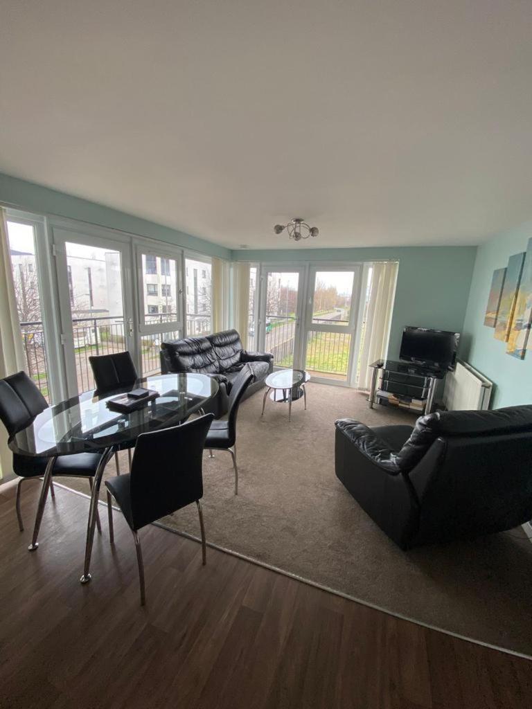 Fabulous 3 Bedroom Flat view 2