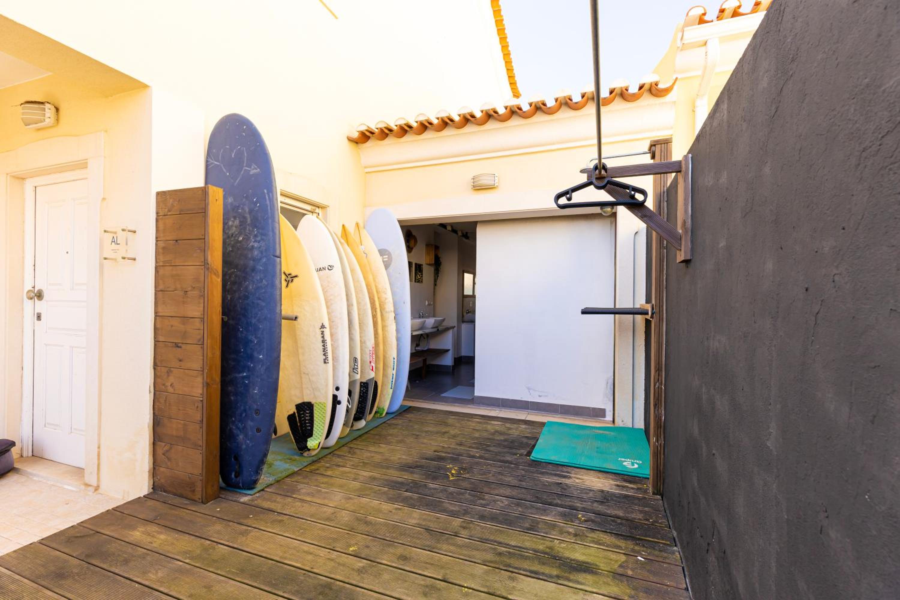 Pineapple Surf House