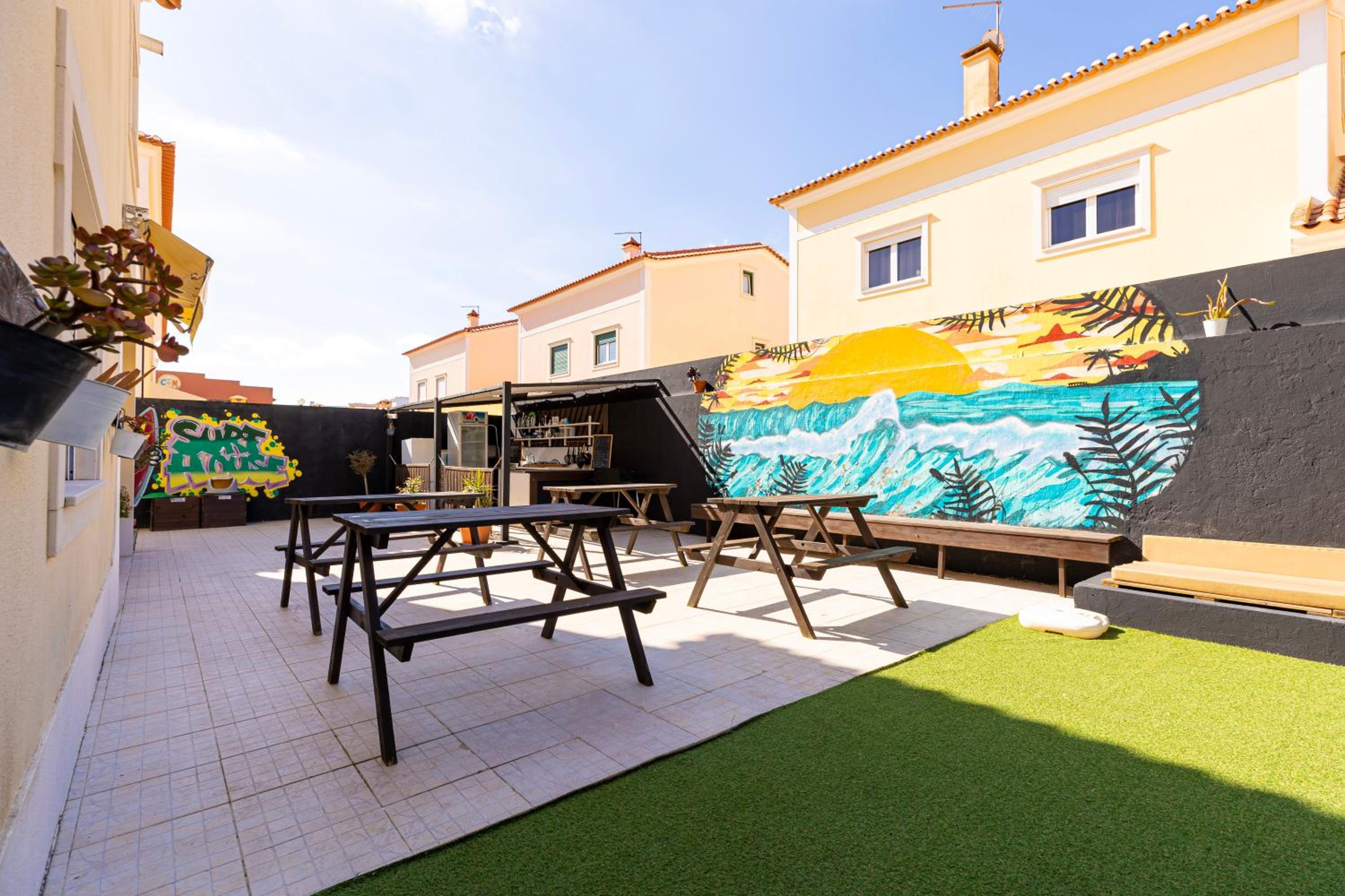 Pineapple Surf House