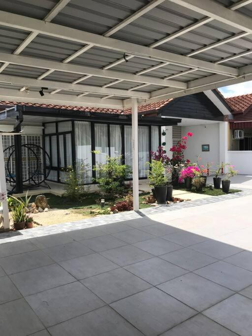 Private swimming pool in Seri Iskandar photo 8
