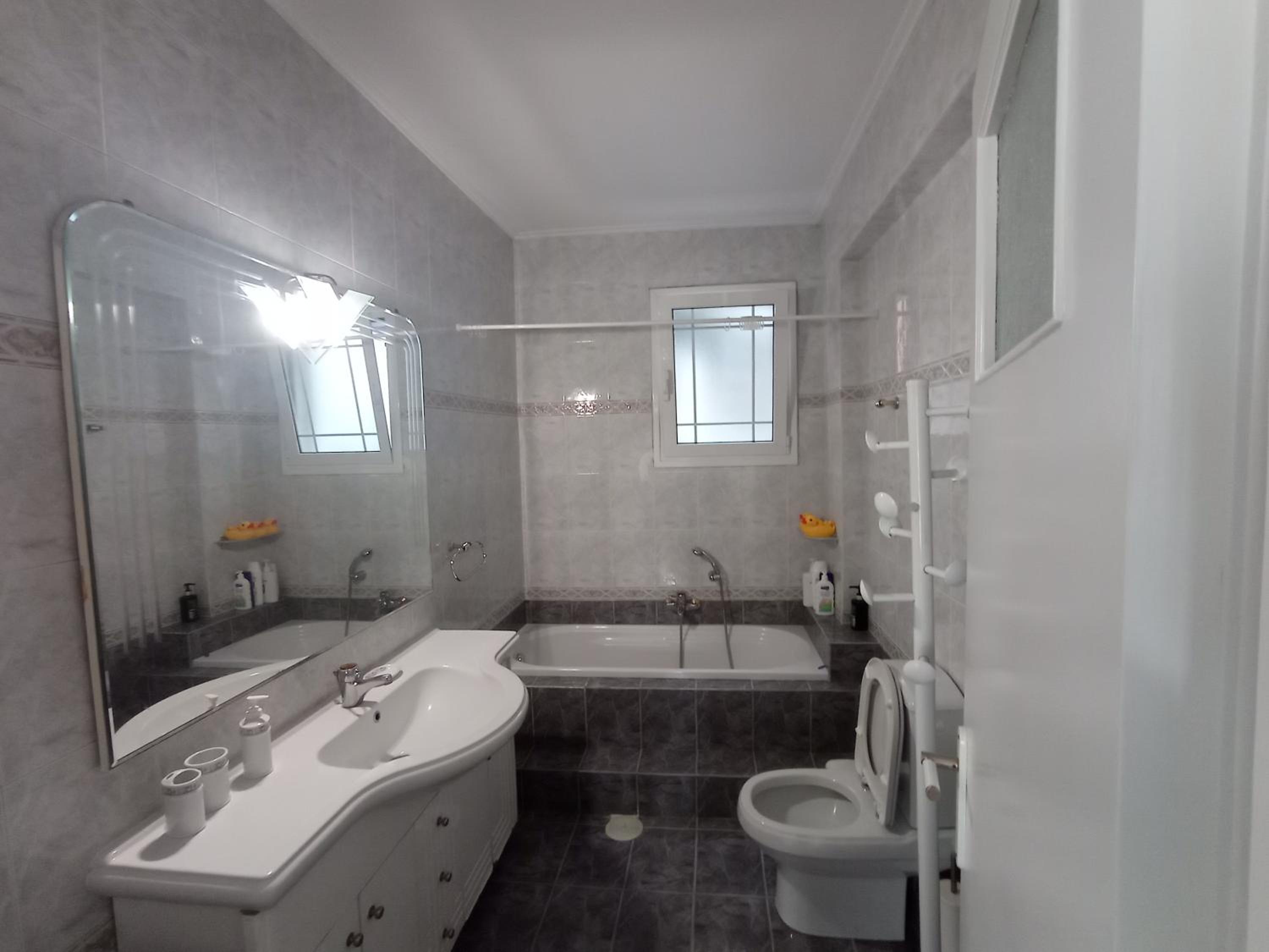 Flat with garden near sea, port and airport view 5