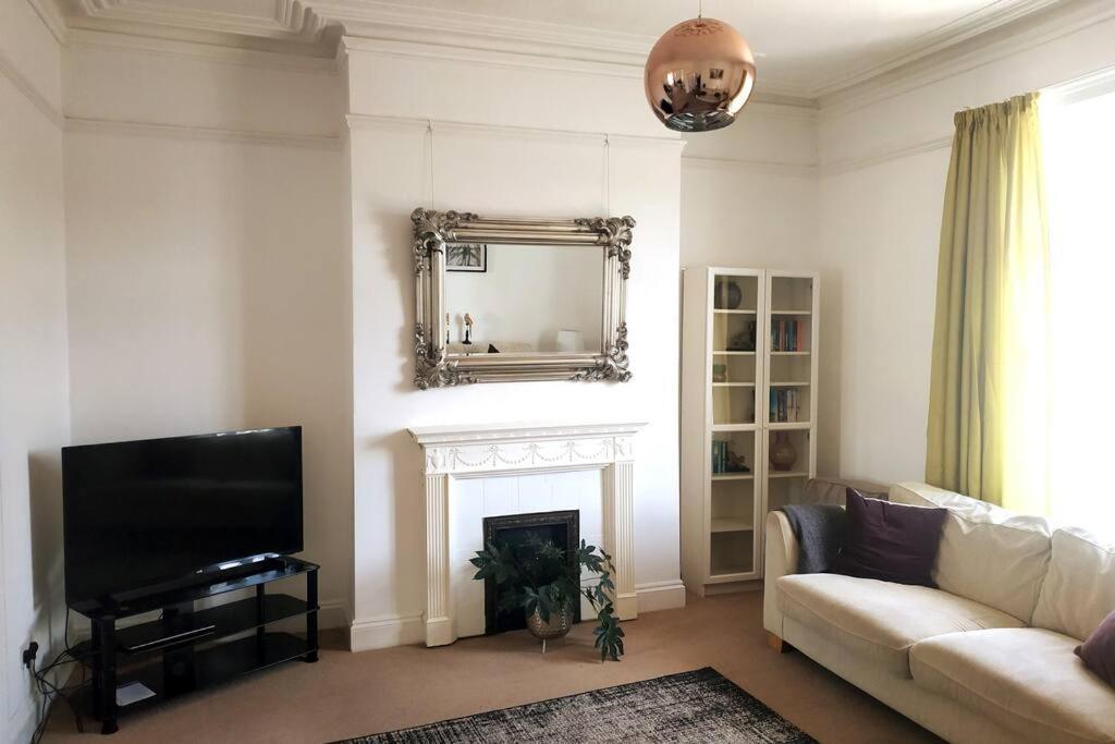 Huge 5 bed Grade II listed home in heart of town view 2