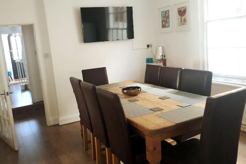 Huge 5 bed Grade II listed home in heart of town view 3