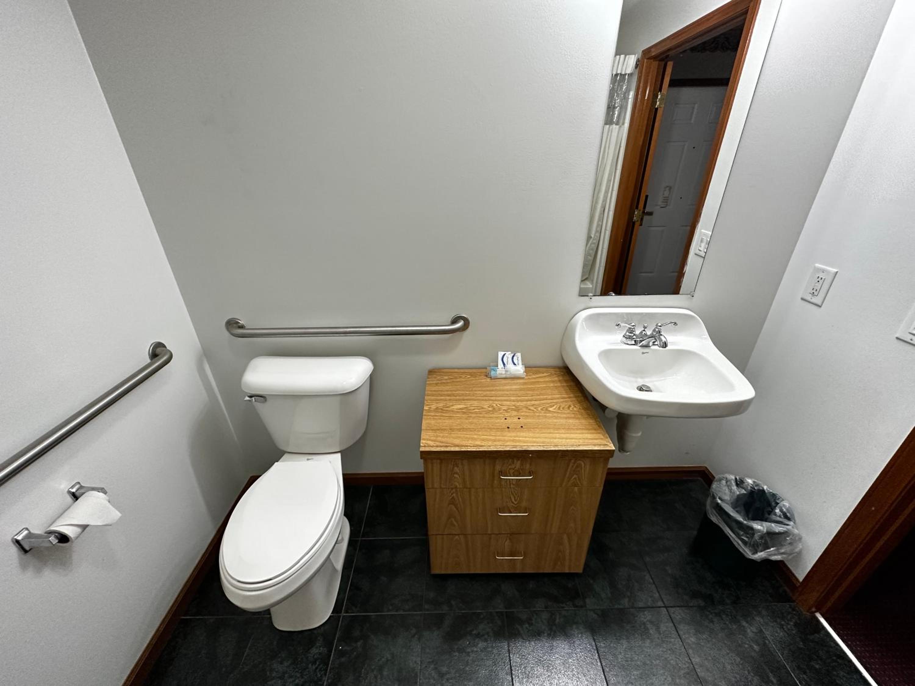 Attica Inn - Property Image 36