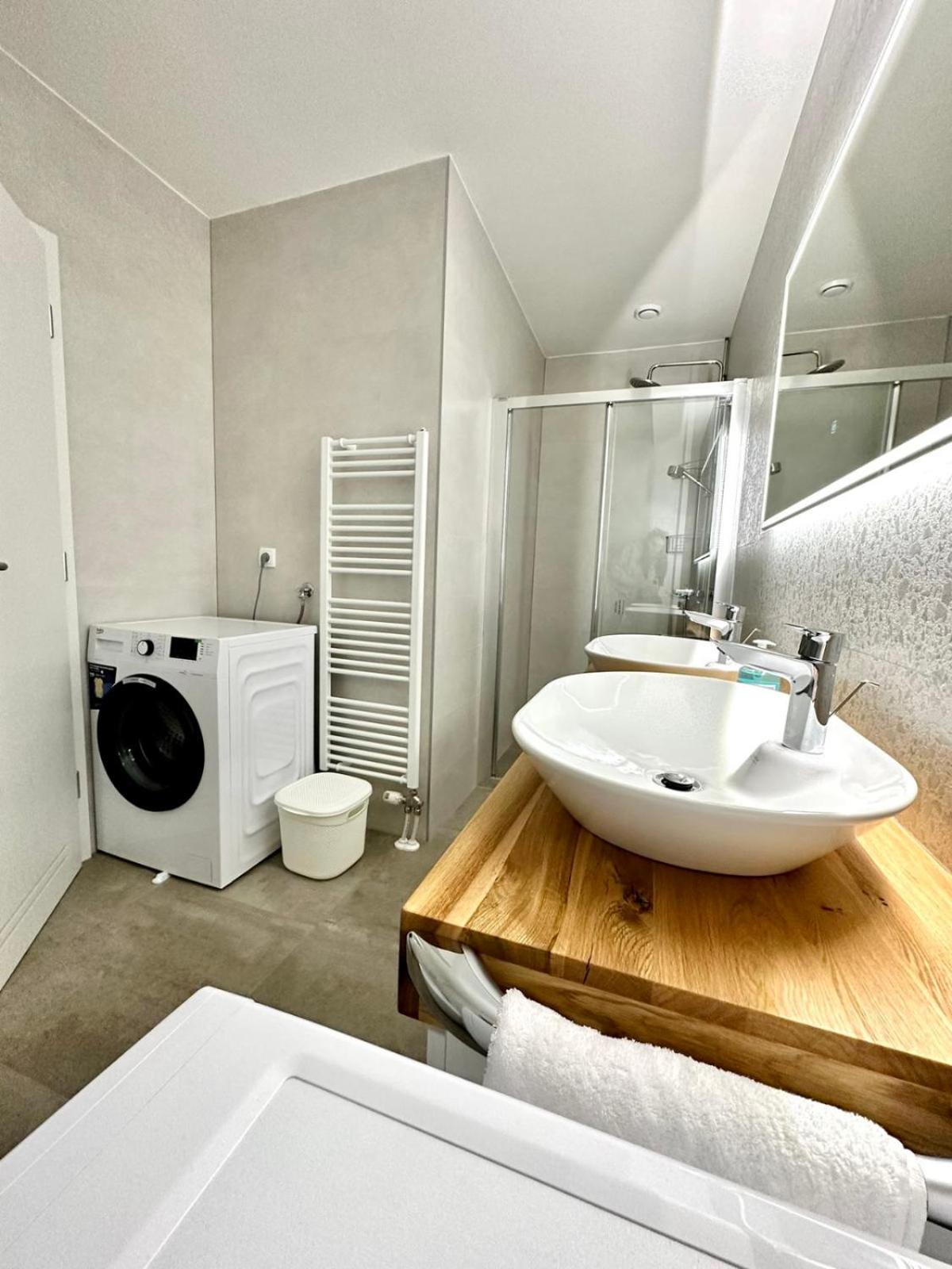 Lux Apartments Minja
