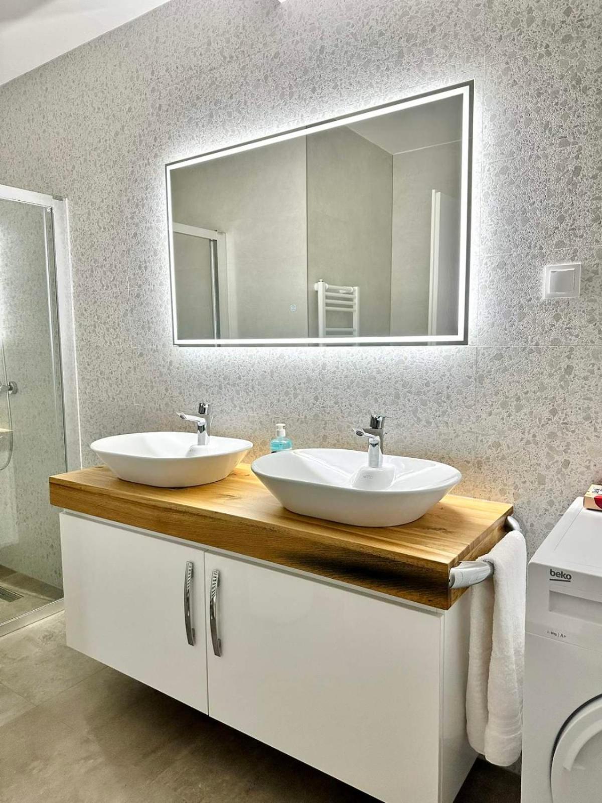 Lux Apartments Minja