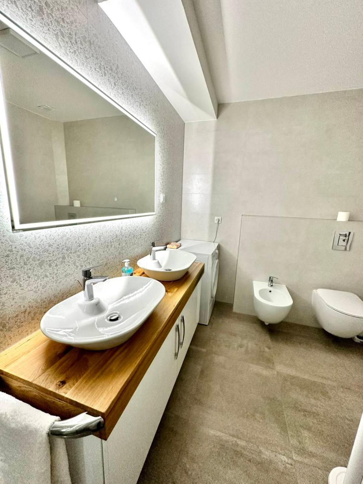 Lux Apartments Minja