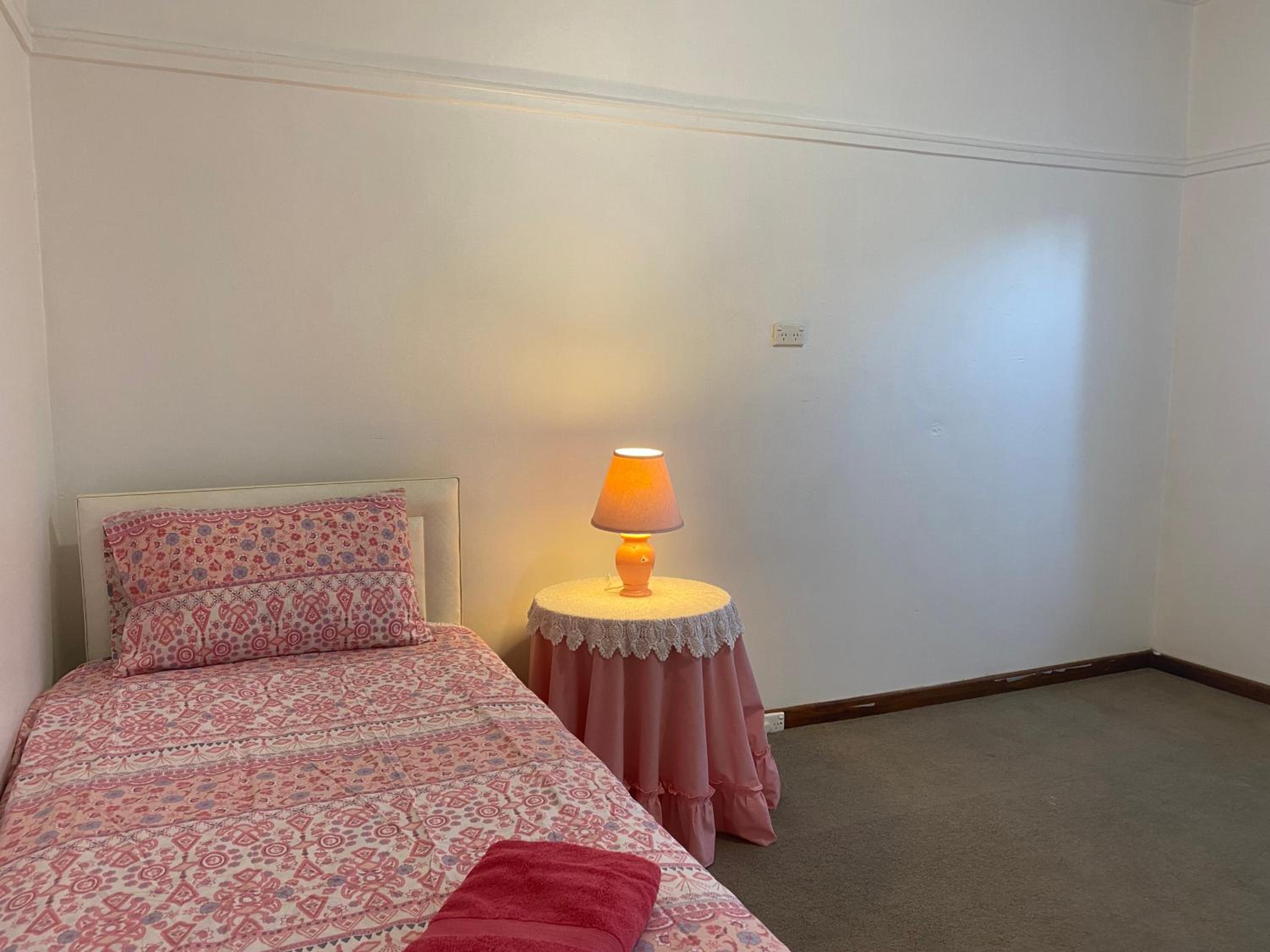6 Beds-Whole House with 4 bedrooms -Stawell - share accommodation - 3 rooms for 5 gusts are available