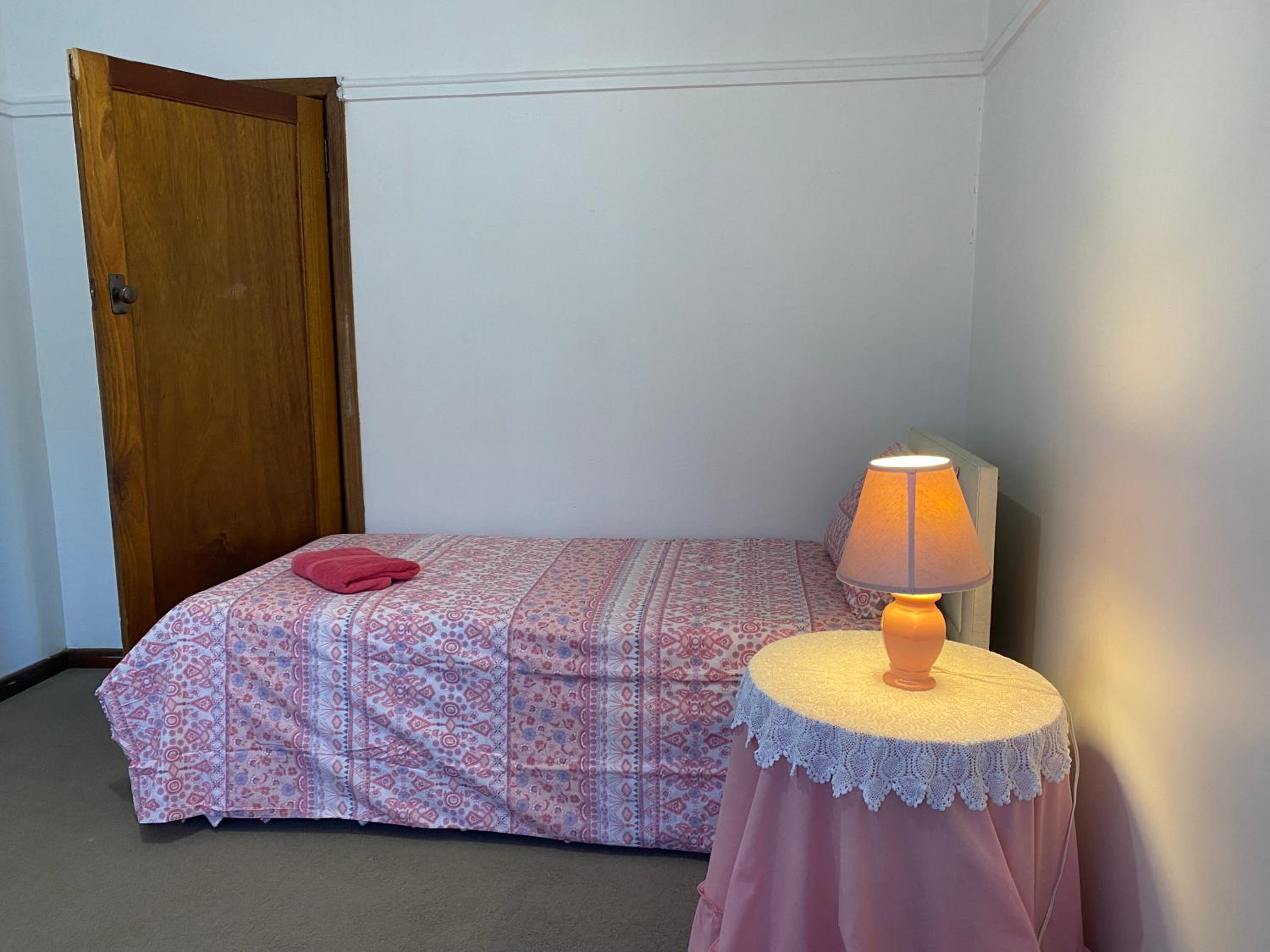 6 Beds-Whole House with 4 bedrooms -Stawell - share accommodation - 3 rooms for 5 gusts are available