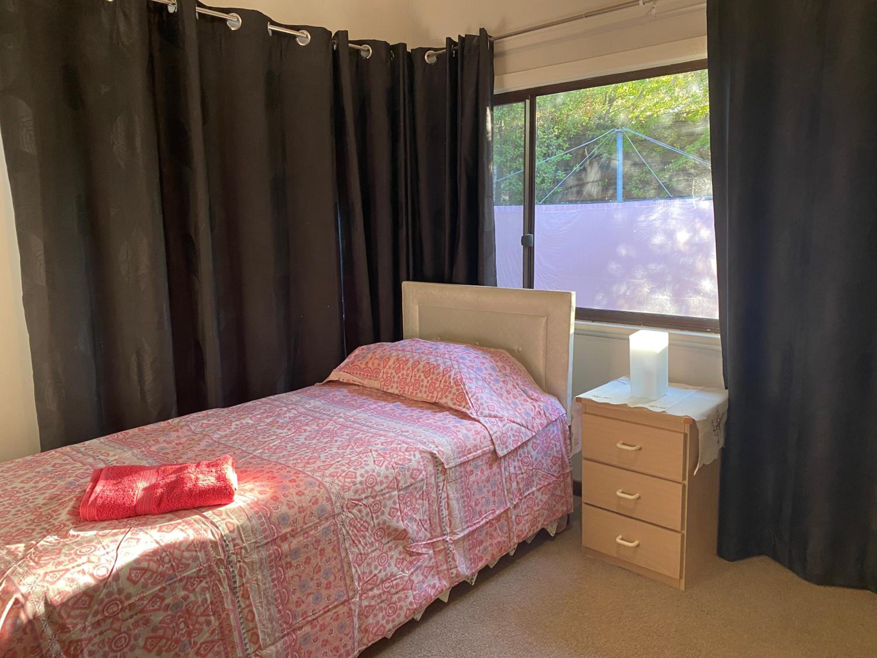 6 Beds-Whole House with 4 bedrooms -Stawell - share accommodation - 3 rooms for 5 gusts are available