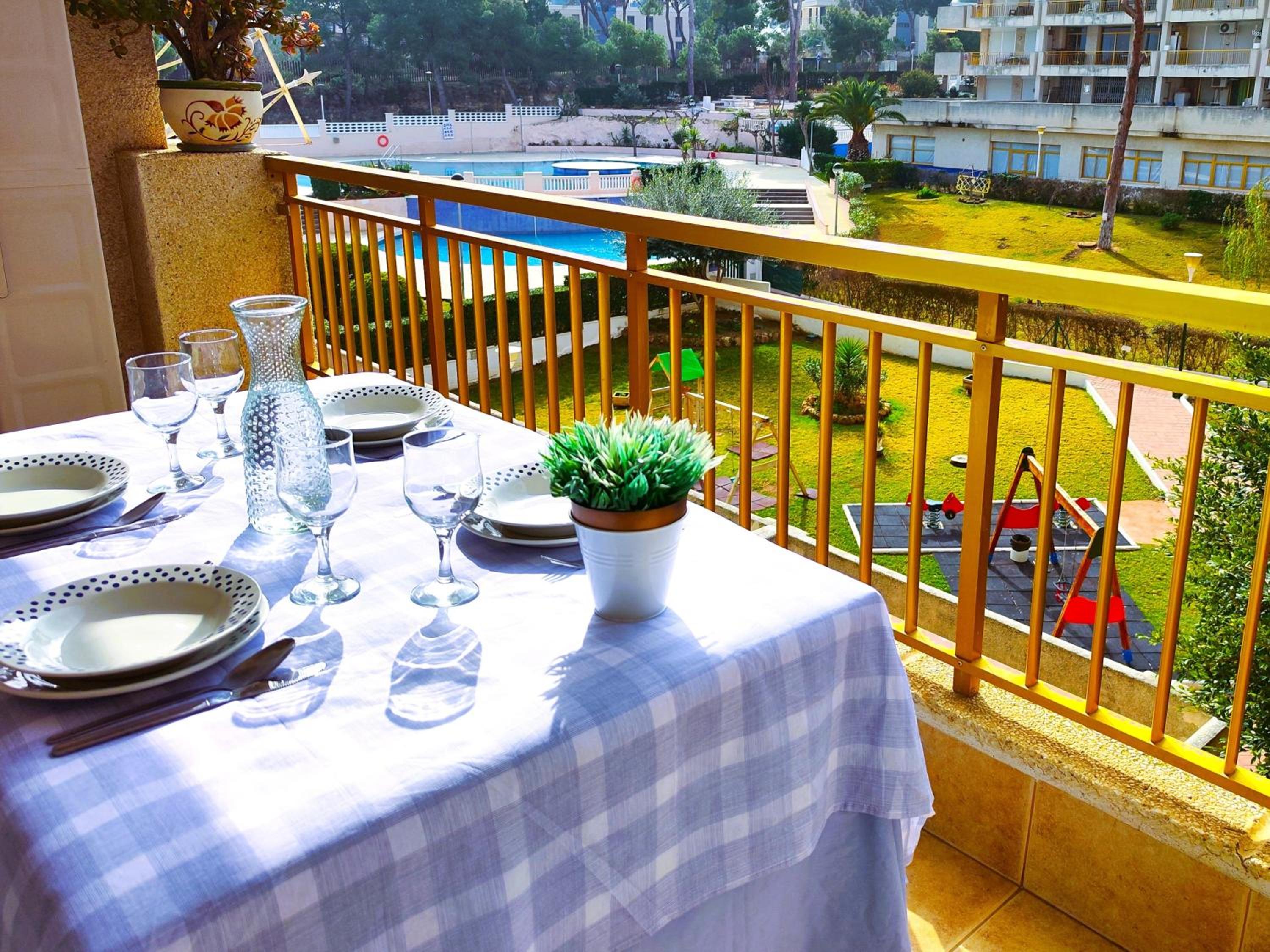 Luminoso apartamento en SALOU con TERRAZA y PARQUE INFANTIL IDEAL FAMILIAS