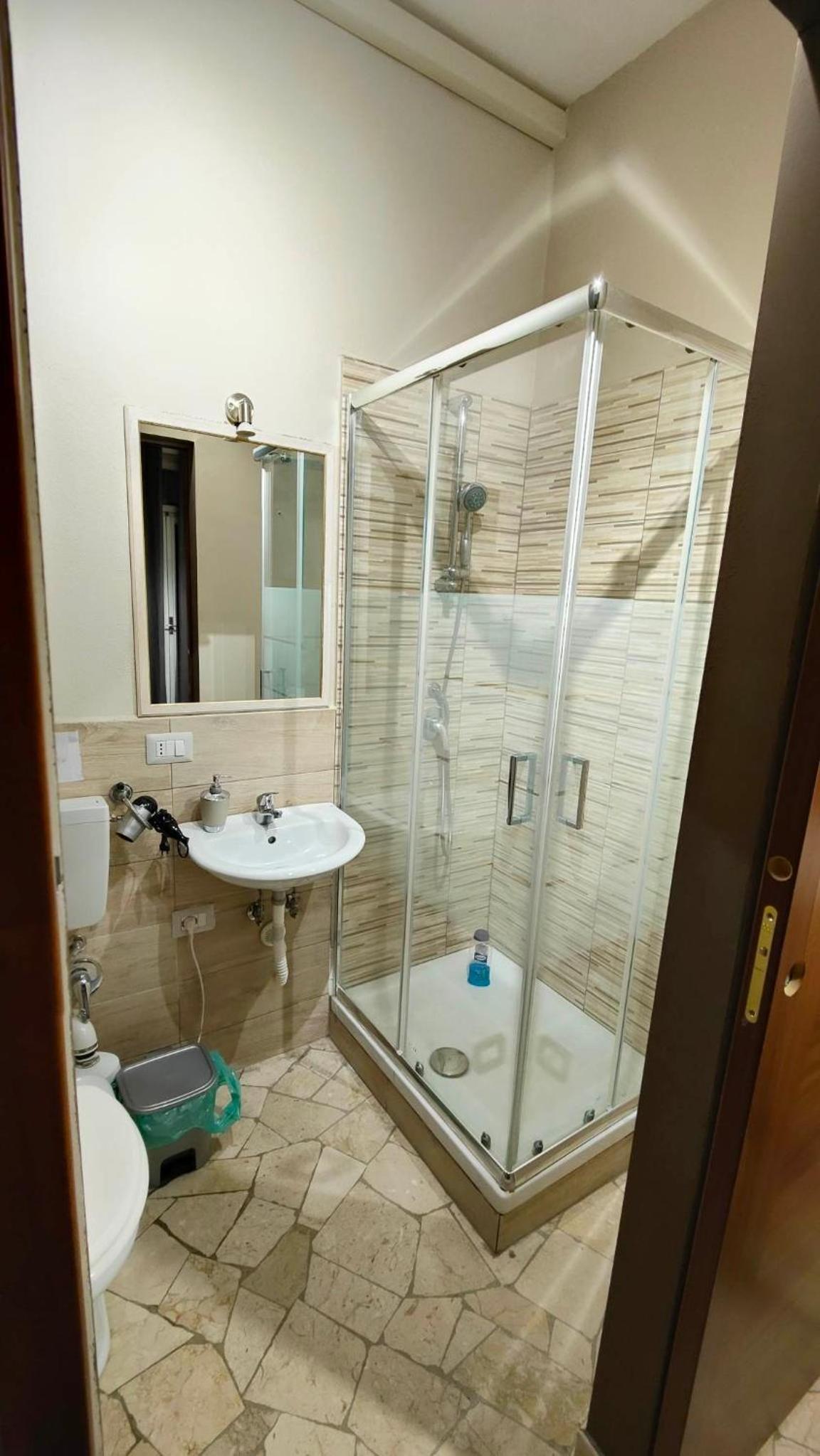 Etnea Glamour House