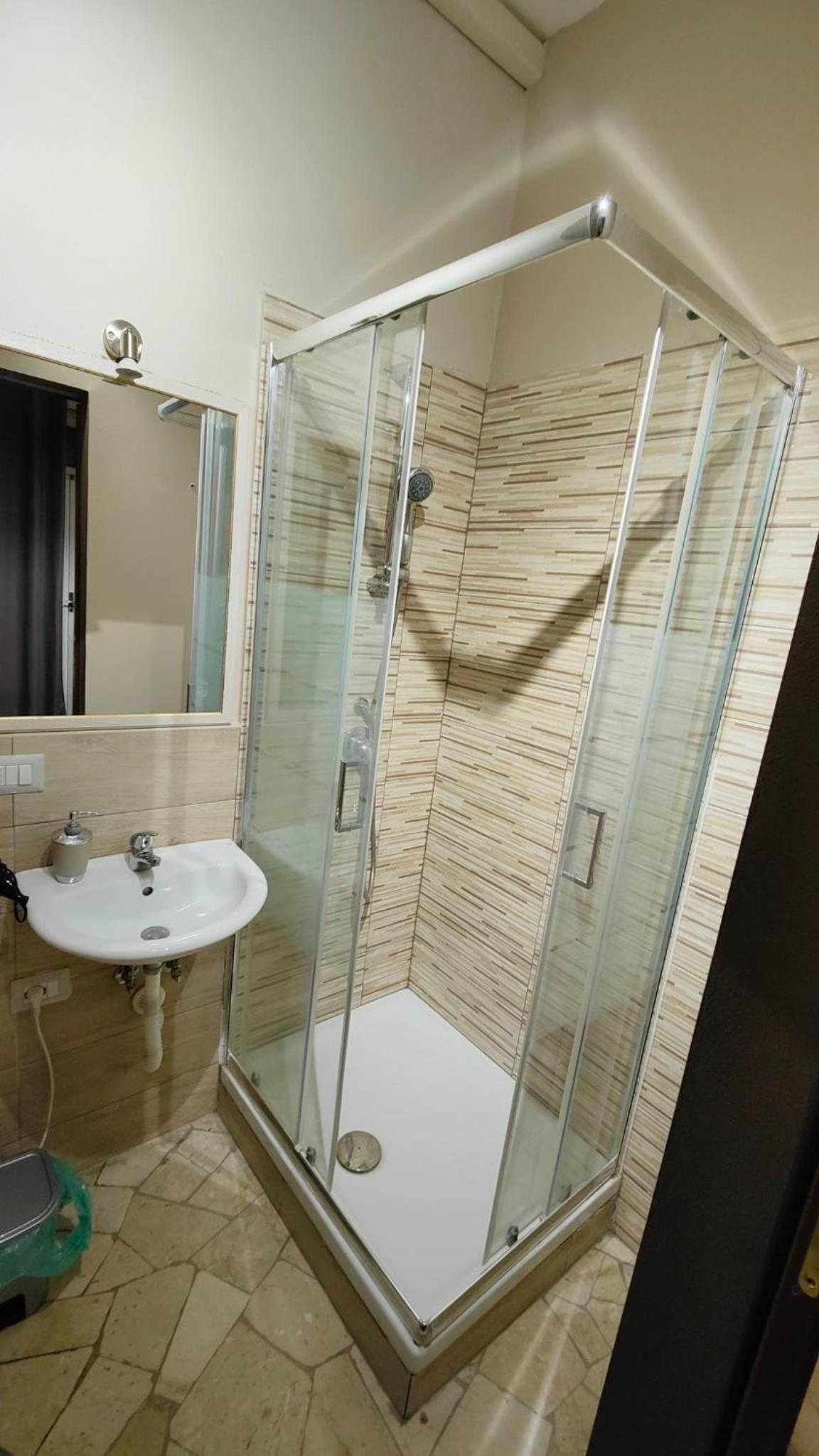 Etnea Glamour House