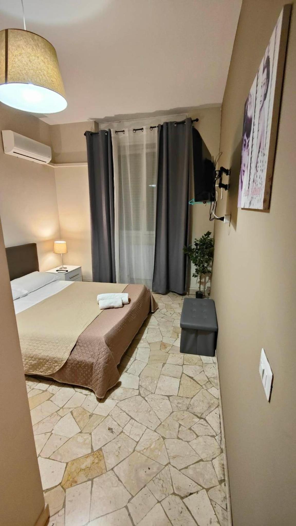 Etnea Glamour House