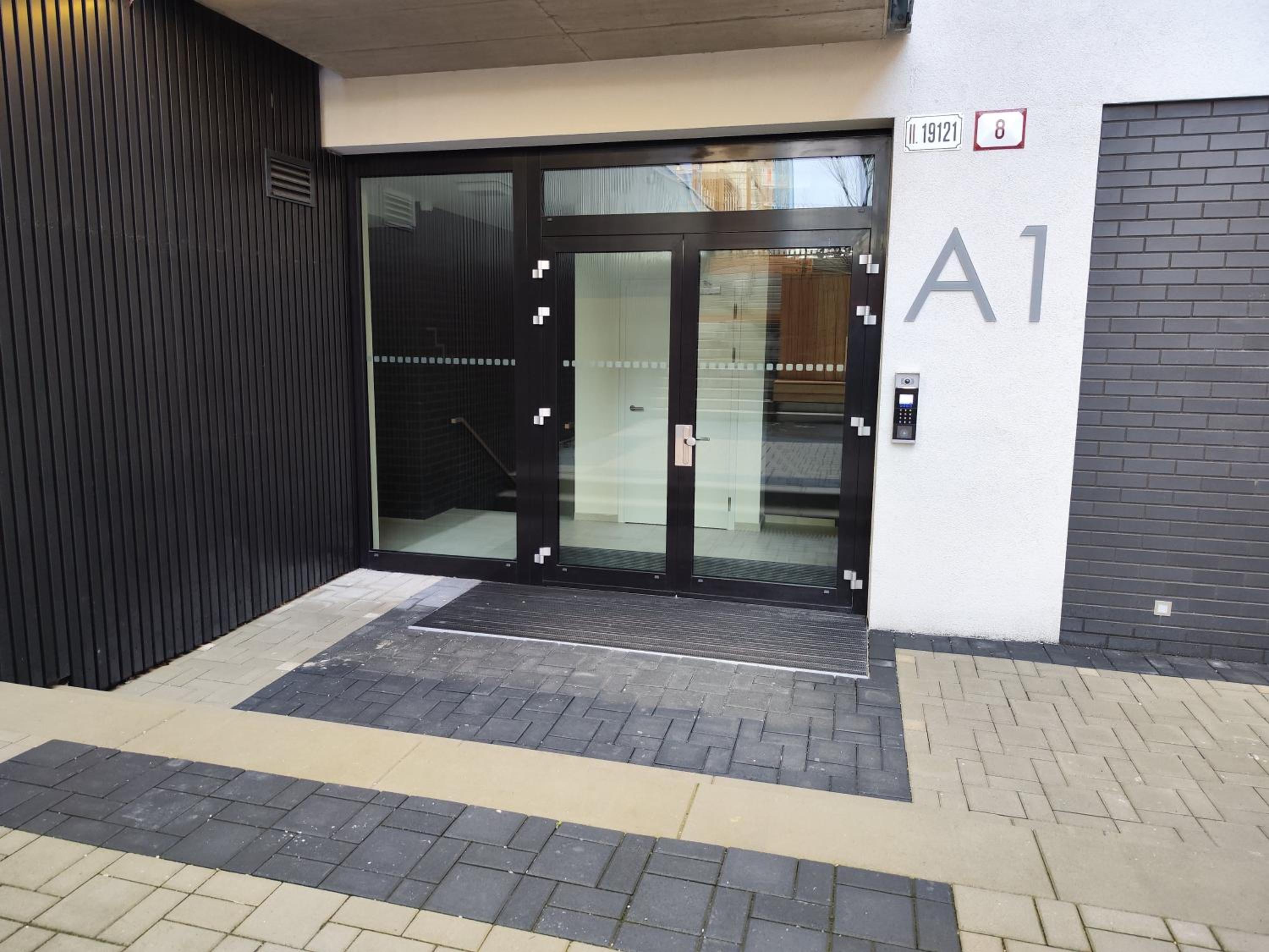 Yarn - free private parking - balcony with city view - Central shopping mall