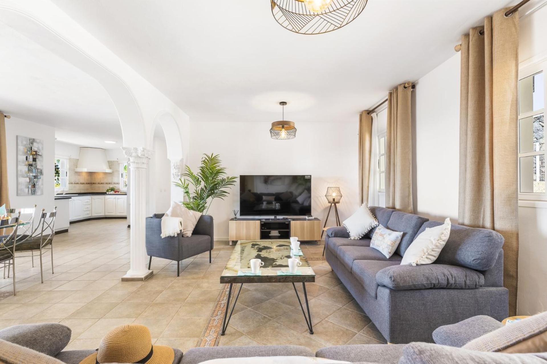 Villa Oleada by Villa Plus