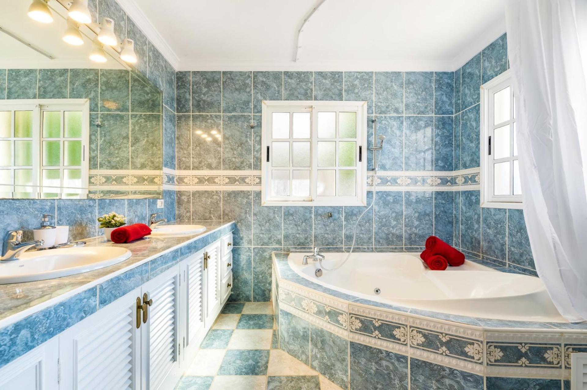Villa Oleada by Villa Plus