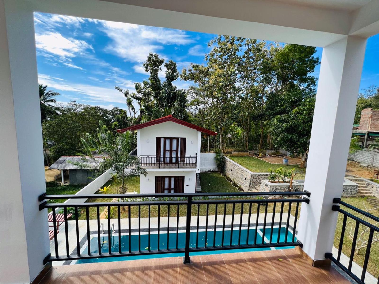 Finch Tangalle