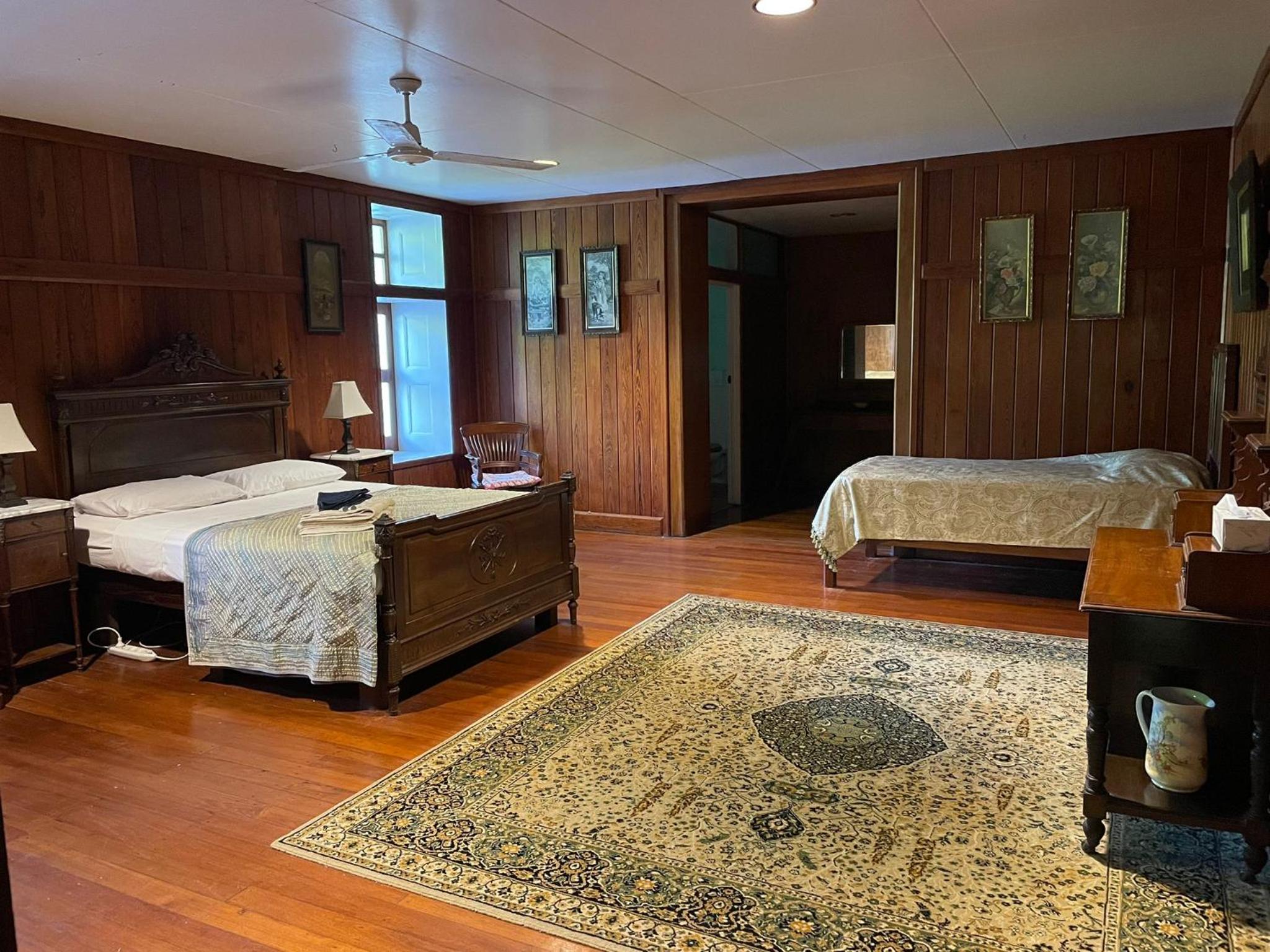 Oceania House Hotel