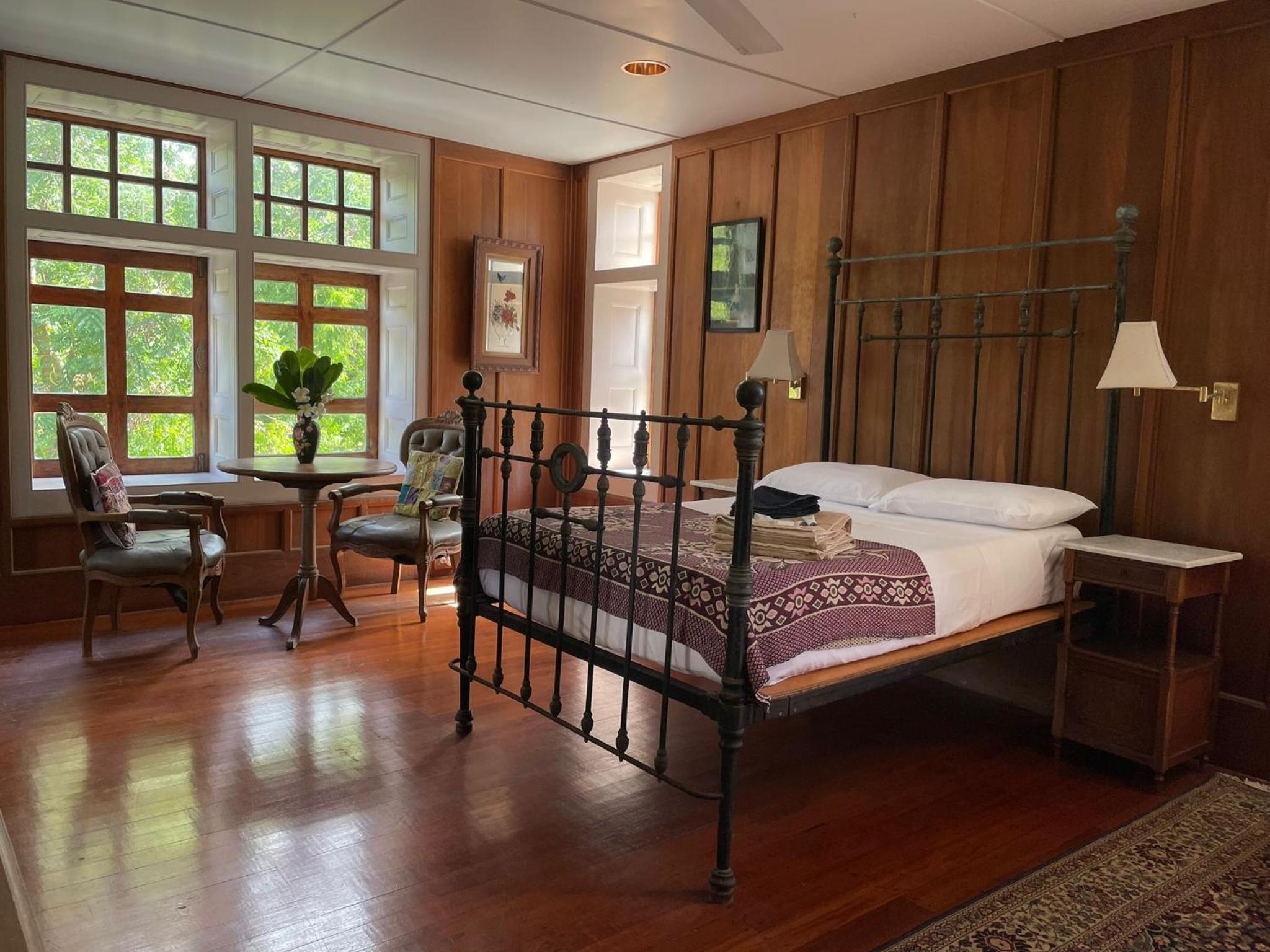 Oceania House Hotel