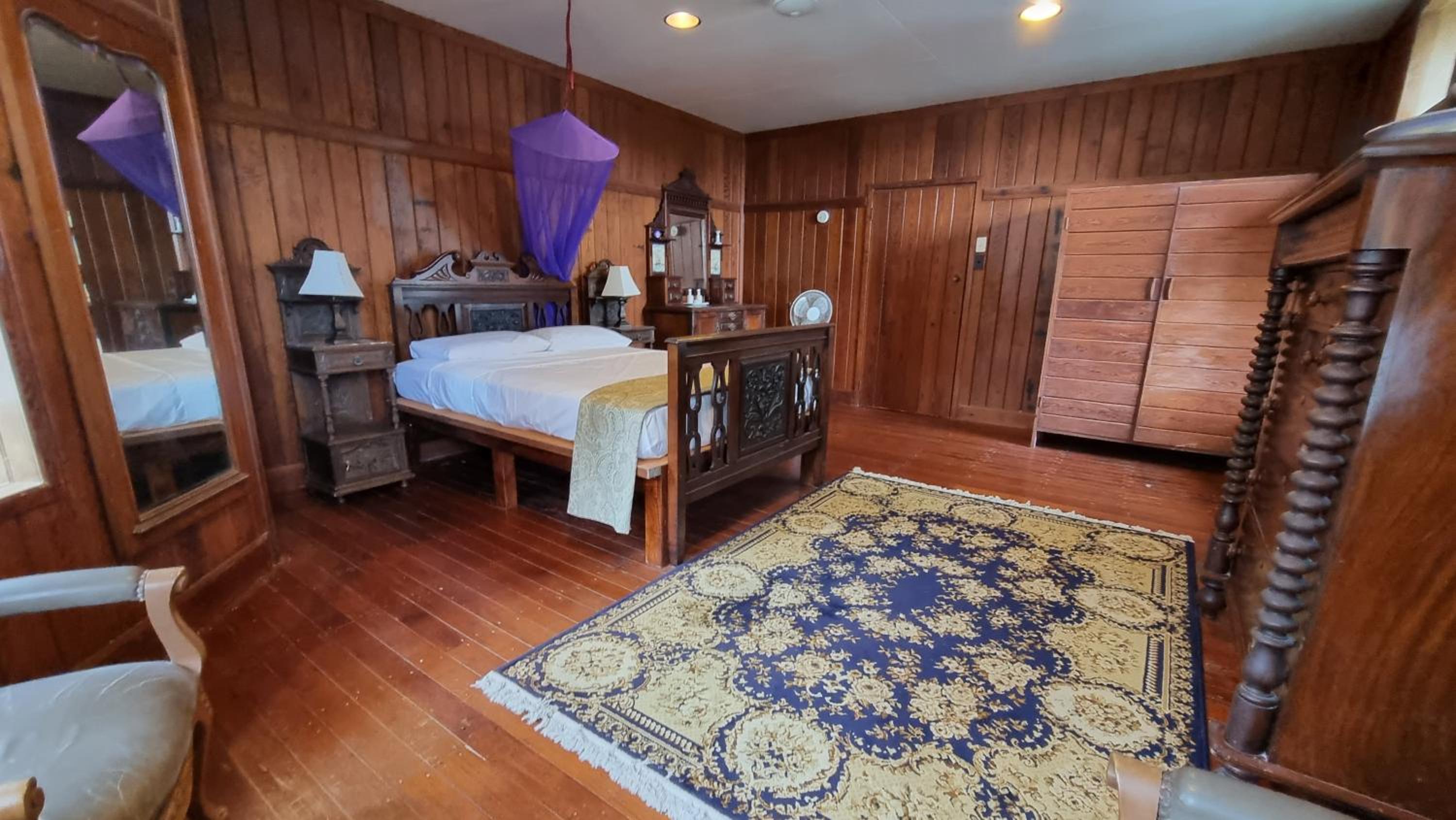 Oceania House Hotel