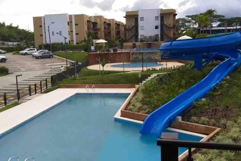 Alojamiento con piscina en el eje cafetero