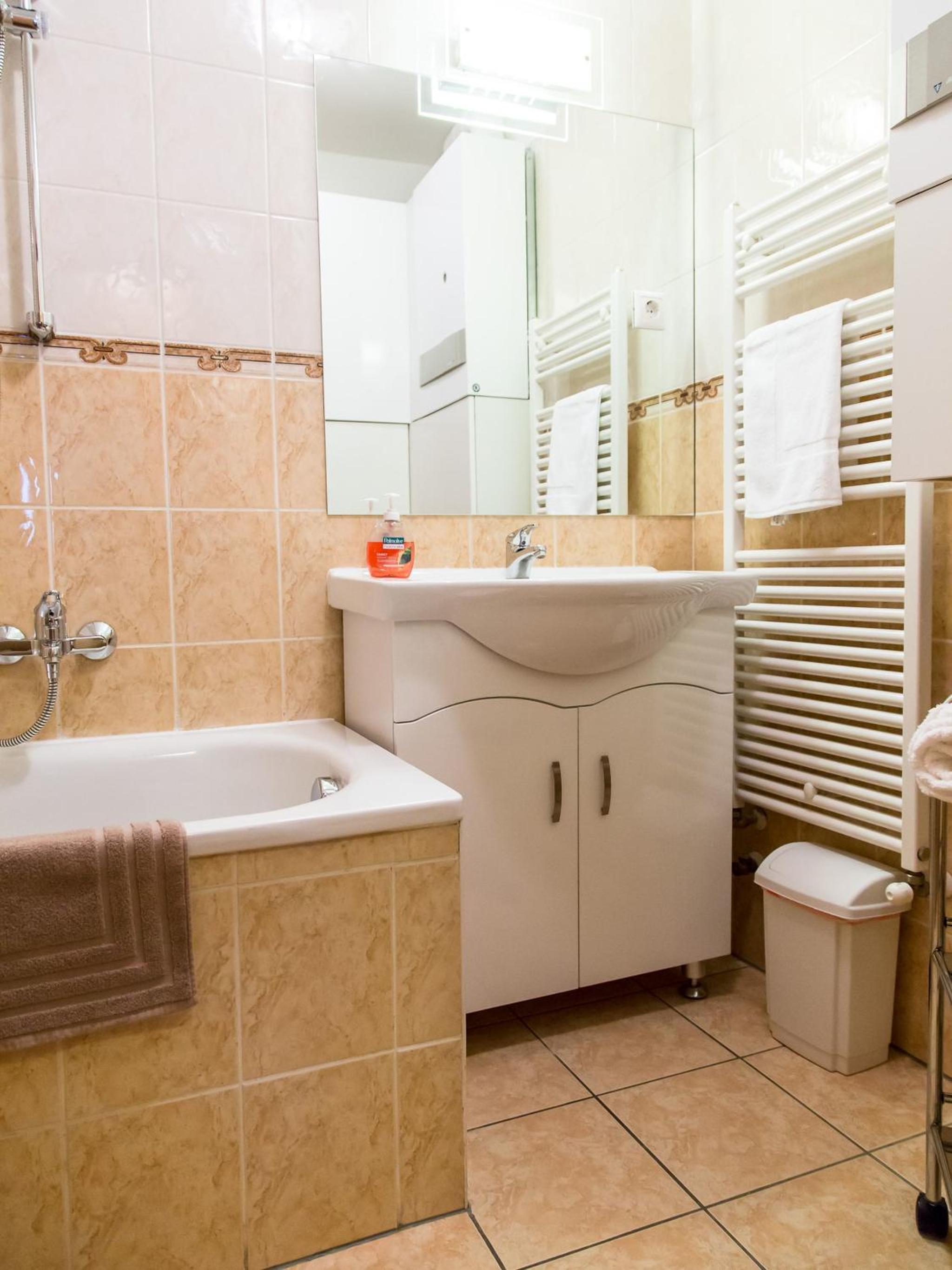 Arpad Bridge Apartments