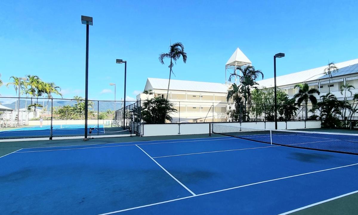 Cairns Luxury Waterfront Apartment view 2